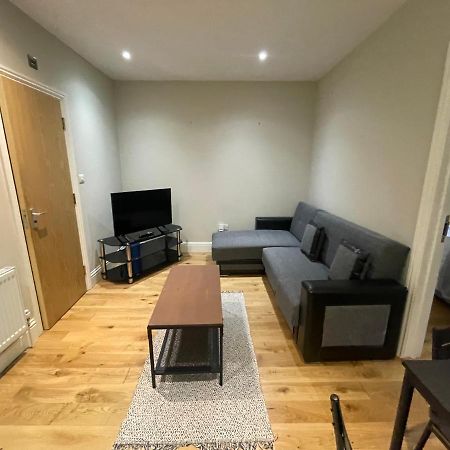 Lovely 1 Bedroom Apartment With On Street Parking 伦敦 外观 照片
