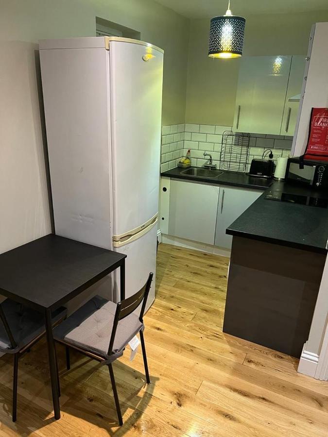 Lovely 1 Bedroom Apartment With On Street Parking 伦敦 外观 照片