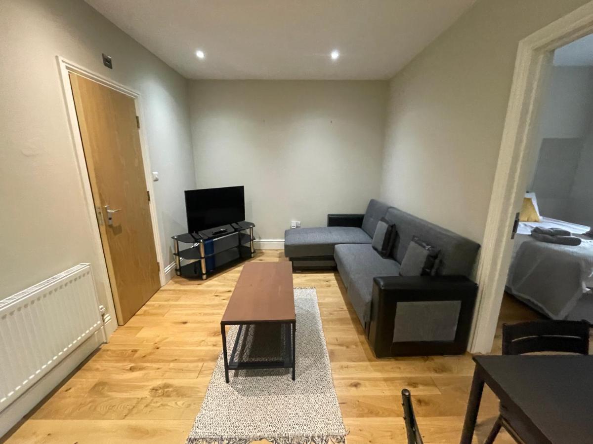 Lovely 1 Bedroom Apartment With On Street Parking 伦敦 外观 照片